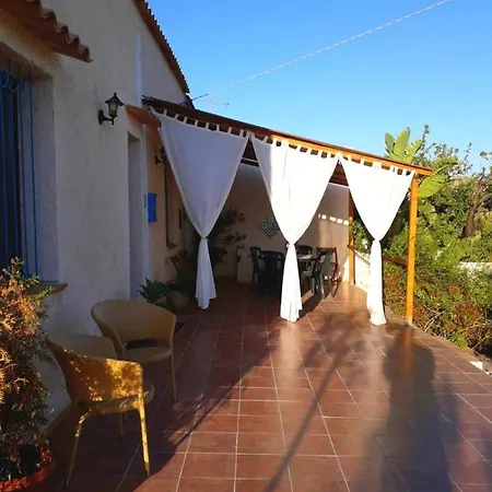 Welcoming House With Mountain View In Сasa de vacaciones *